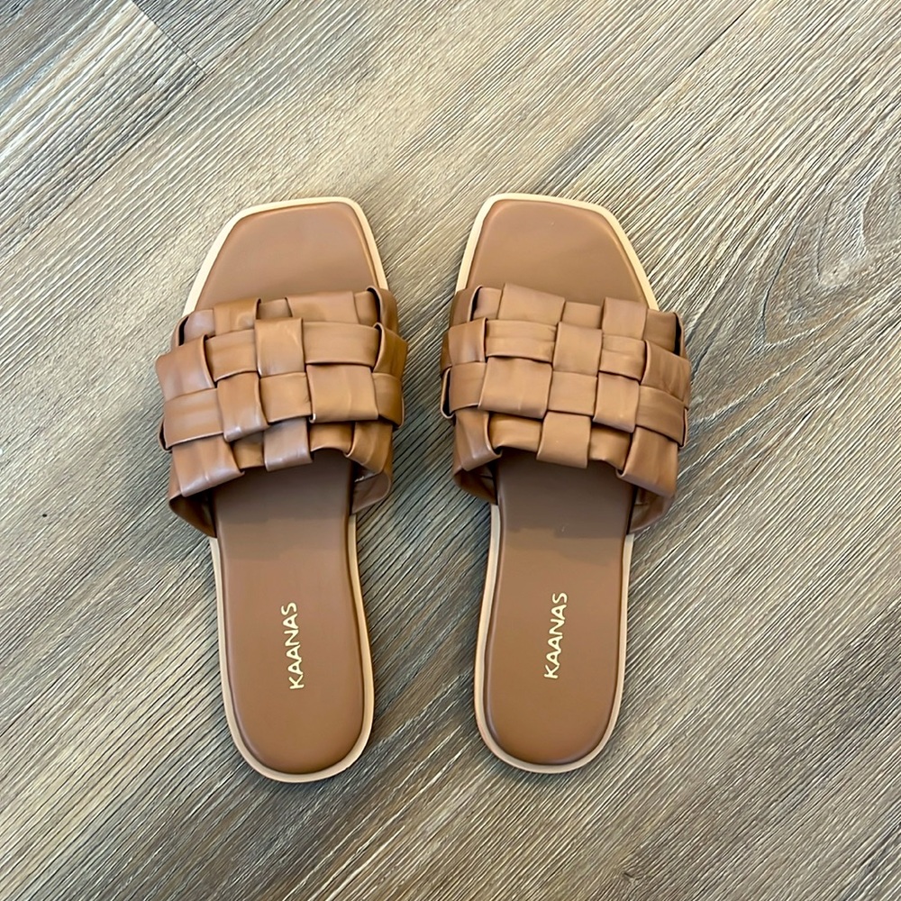KAANAS BELINHA BASKETWEAVE SLIDE / SIZE 7 / CARAMEL